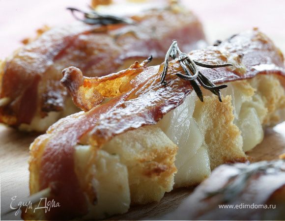 Белая рыба на шпажках 