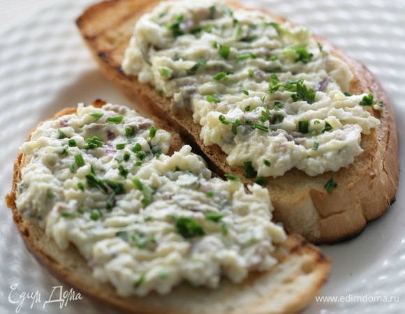 Гренки с селедочным маслом Гренки с селедочным маслом