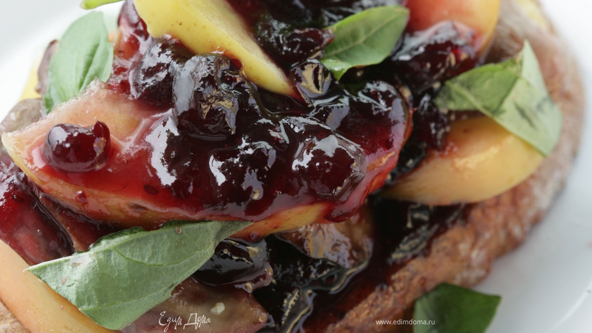 Куриная печенка с яблоками      