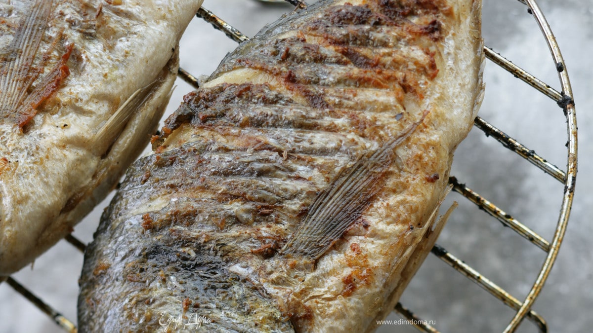 Маринованная рыба на гриле