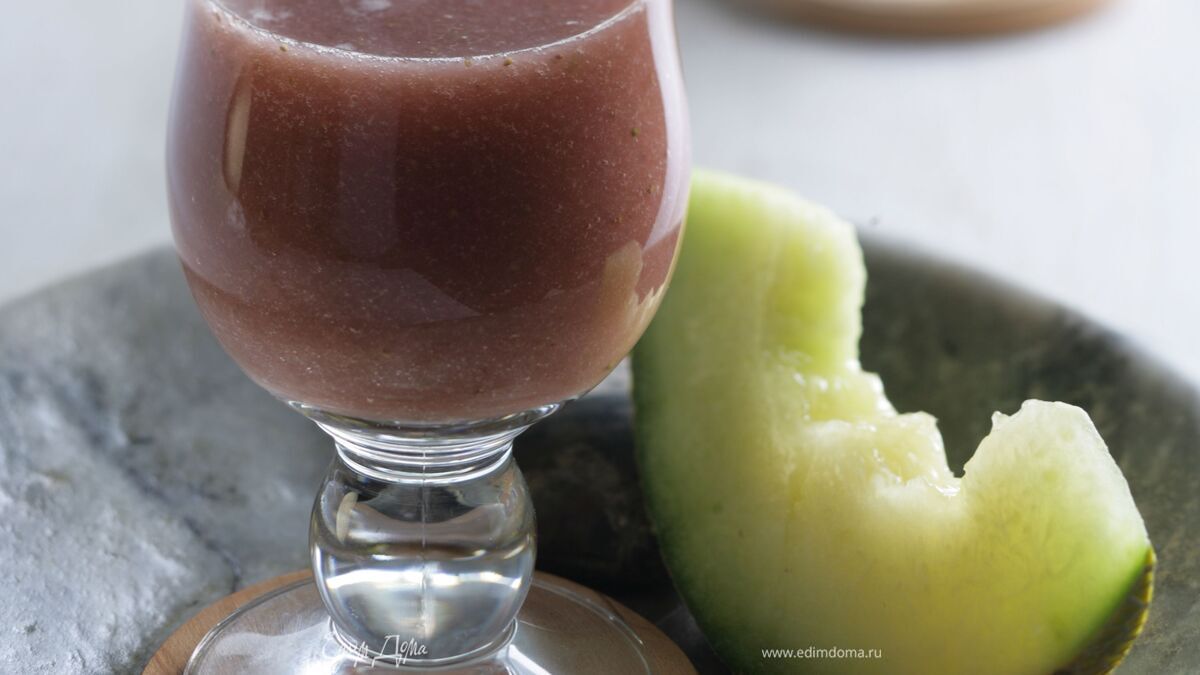 Ласси из дыни с клубникой