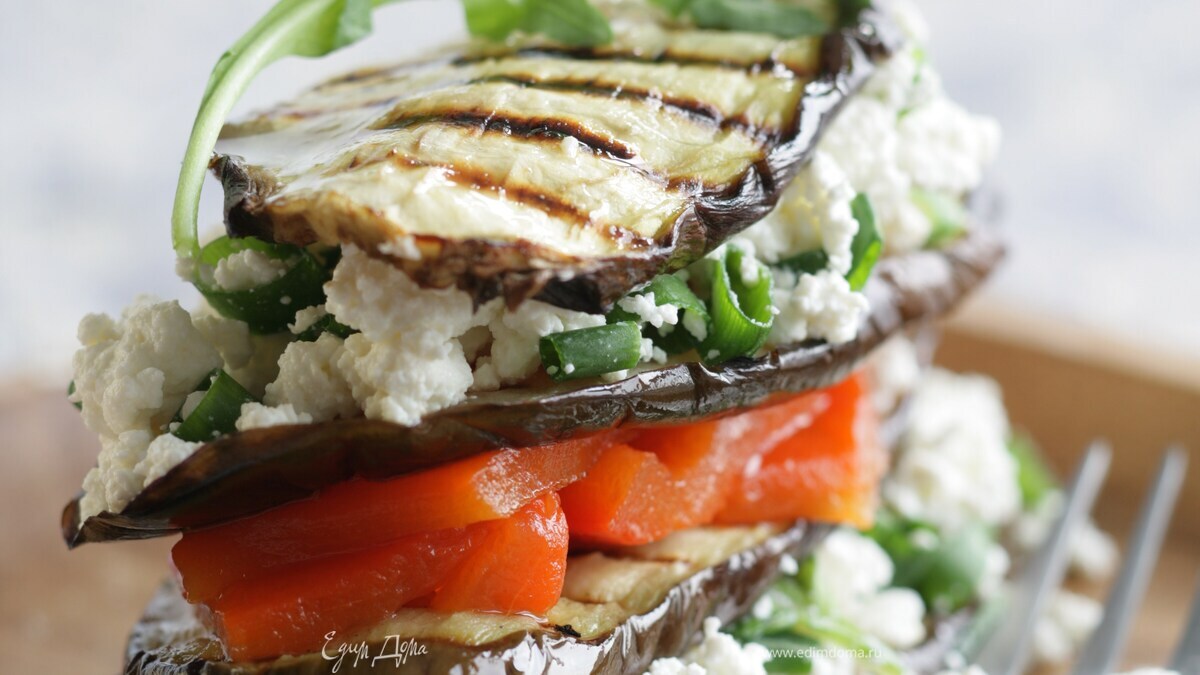 «Наполеон» из овощей гриль и творога