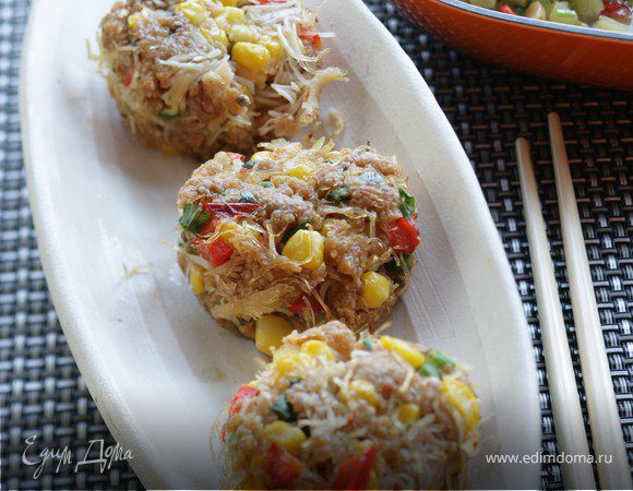 Крабовые биточки с огуречным соусом Крабовые биточки с огуречным соусом