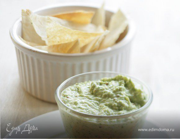 Крем из авокадо с чипсами Крем из авокадо с чипсами