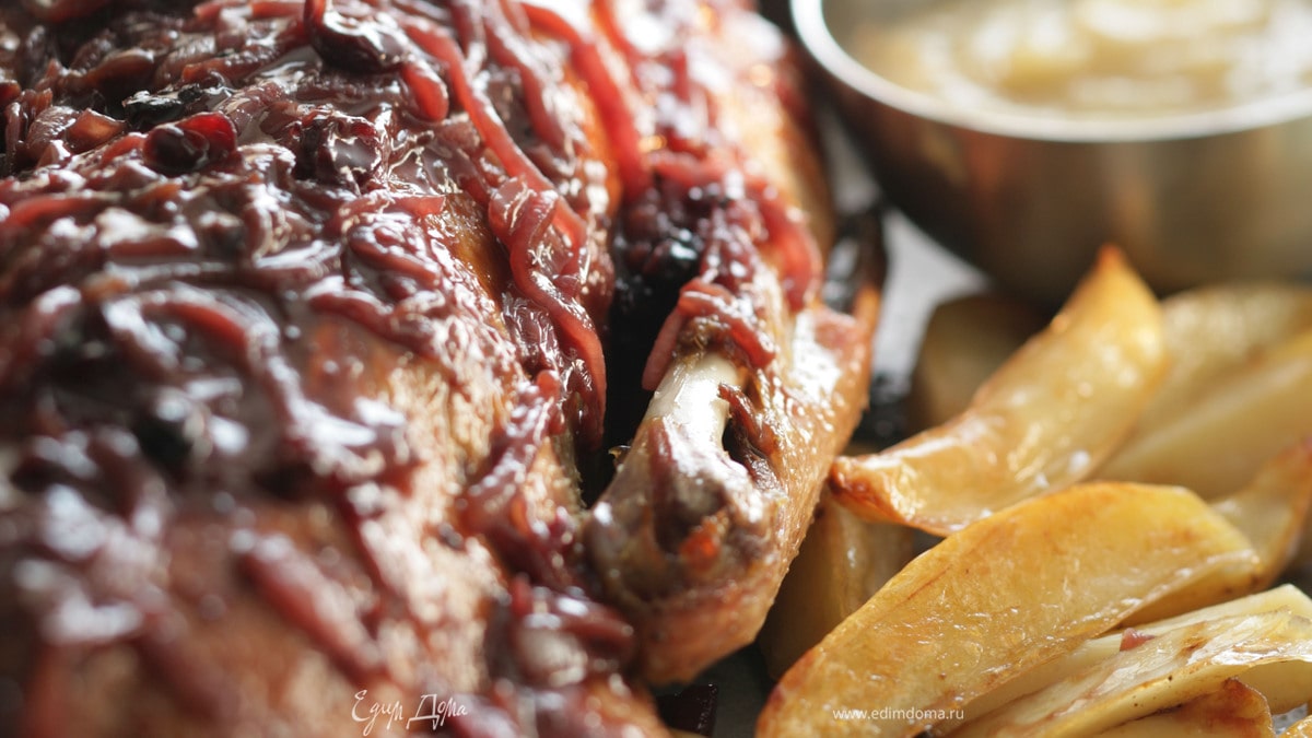 Рождественский гусь с яблочным пюре