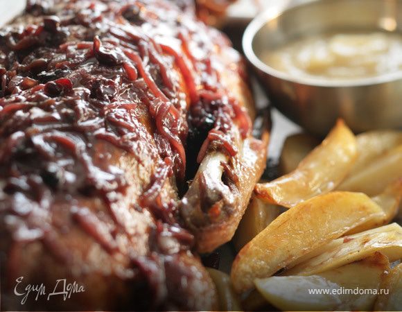 Рождественский гусь с яблочным пюре Рождественский гусь с яблочным пюре