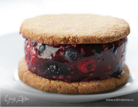 Ягодное желе с кокосовыми крекерами