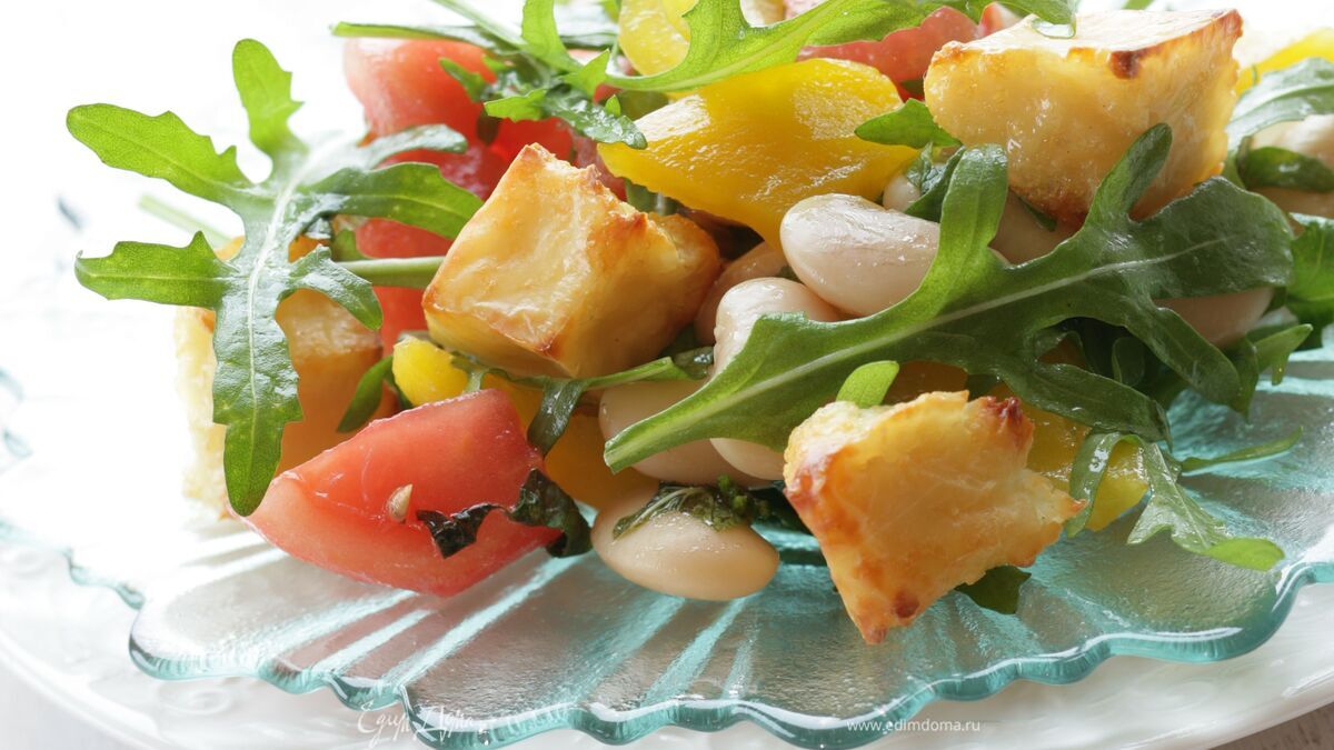 Салат с козьим сыром и белой фасолью