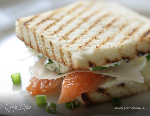 Сэндвичи с семгой и сливочным сыром