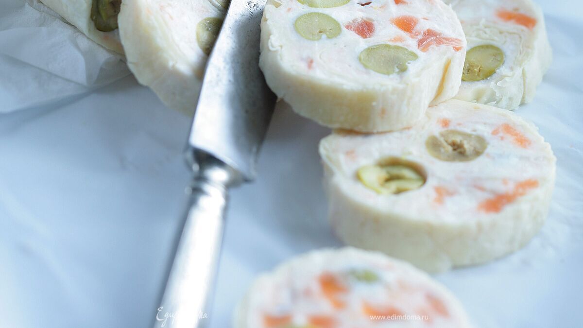 Рулетики из баклажан, творога и рыбы