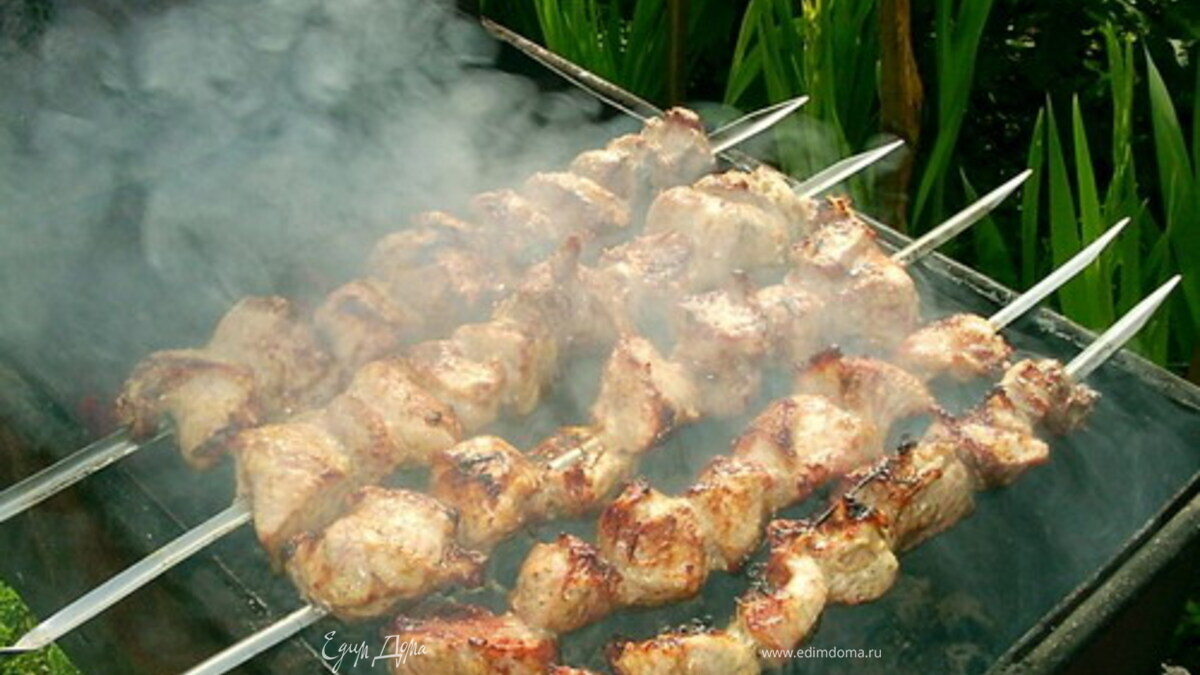 Шашлык из свиной шеи в луковом маринаде