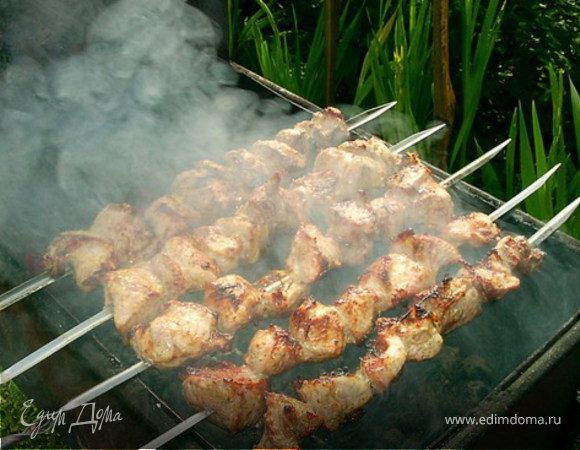 Шашлык из свиной шеи в луковом маринаде Шашлык из свиной шеи в луковом маринаде