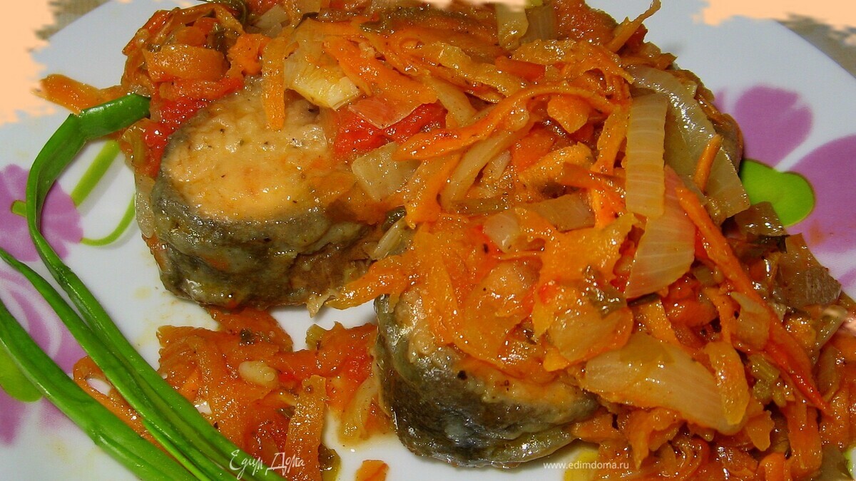 Горбуша с маринованными овощами