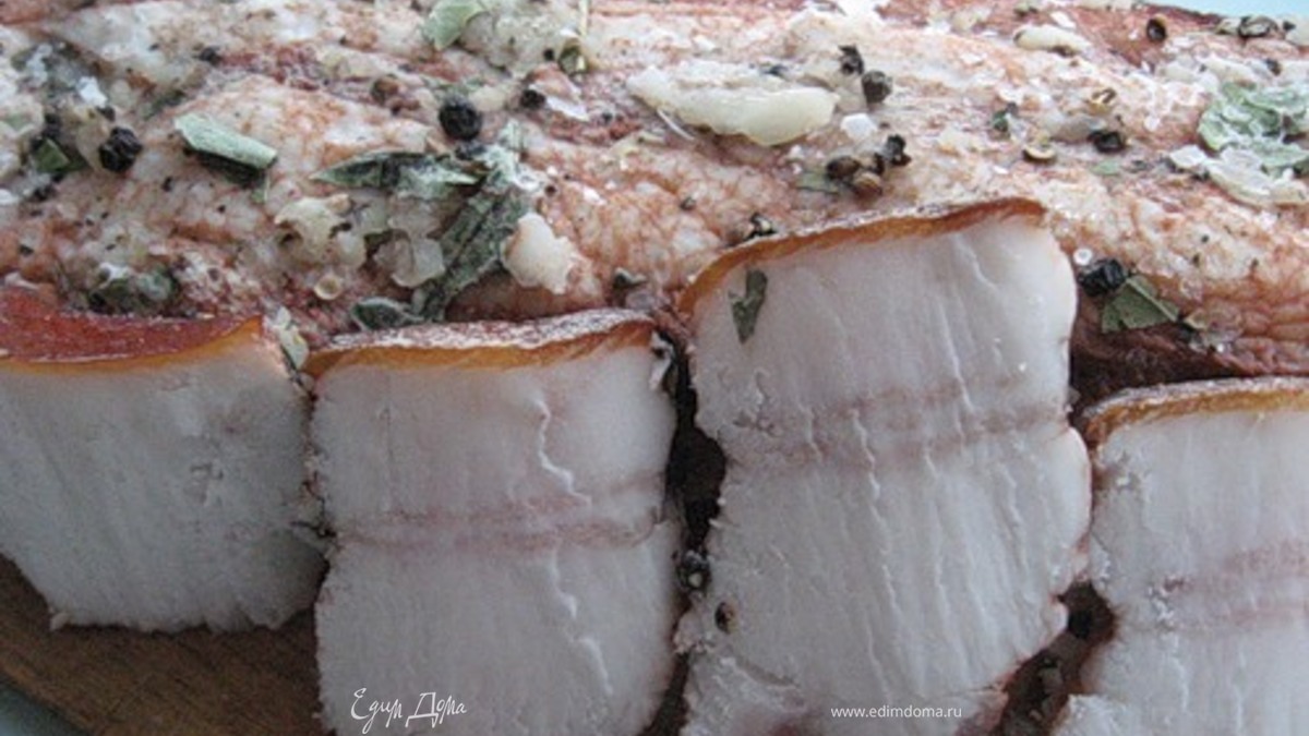 Сало в луковой шелухе.