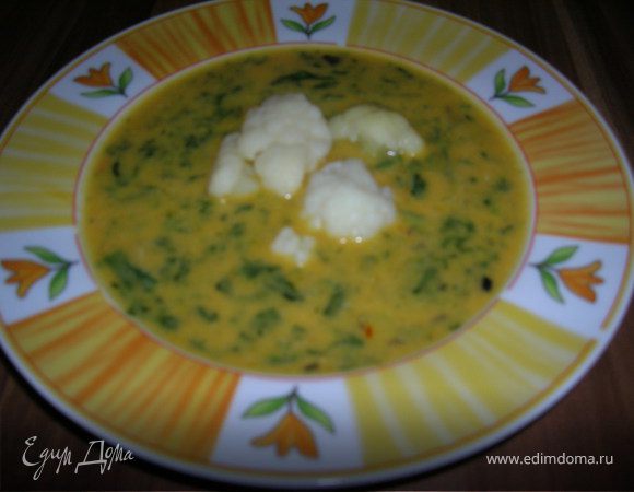 Кокосовый суп с шафраном и шпинатом Кокосовый суп с шафраном и шпинатом
