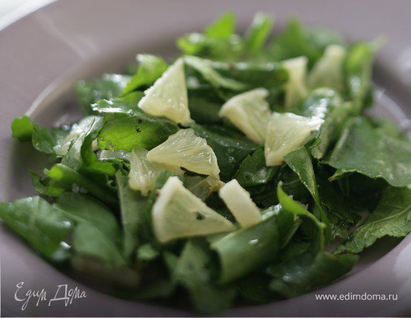 Салат из шпината и мяты с лимоном 