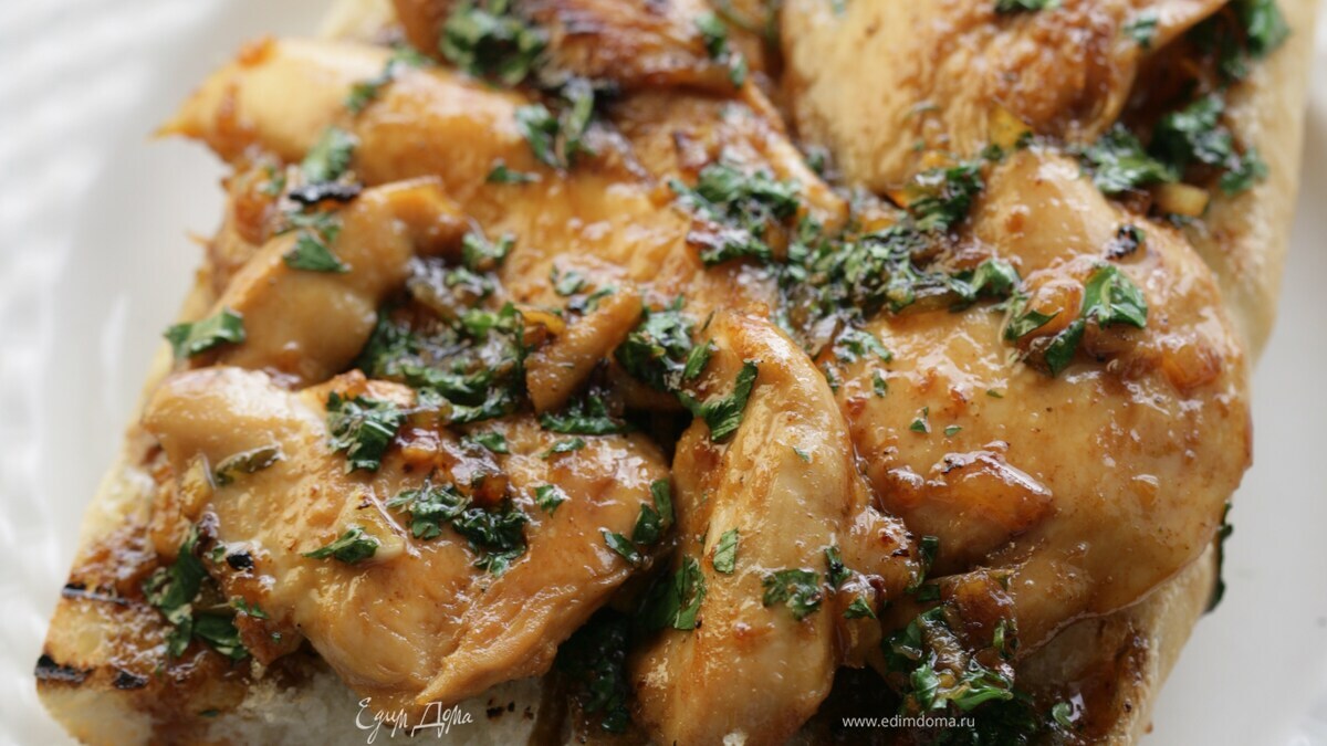 Сэндвич с курицей в арахисовом соусе