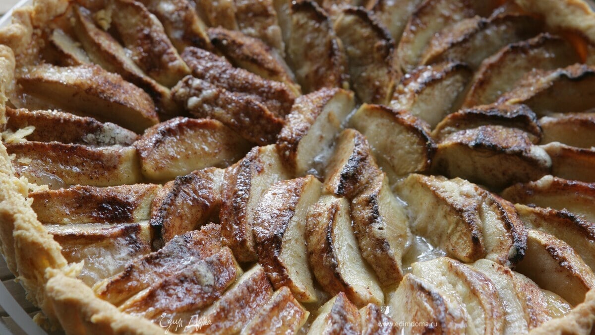 Яблочный пирог с корицей 
