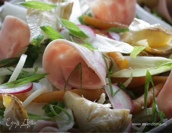 Салат из весенних овощей с ветчиной, перепелиными яйцами и домашним майонезом Салат из весенних овощей с ветчиной, перепелиными яйцами и домашним майонезом