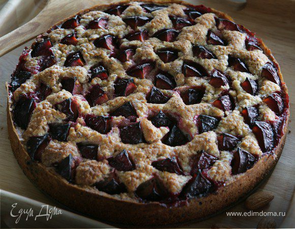 Ореховый торт со сливами Ореховый торт со сливами