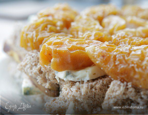 Голубой сыр с грушами