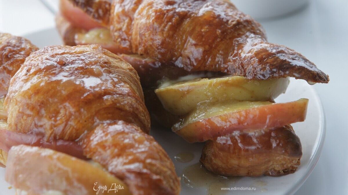 Круассаны с яблоками