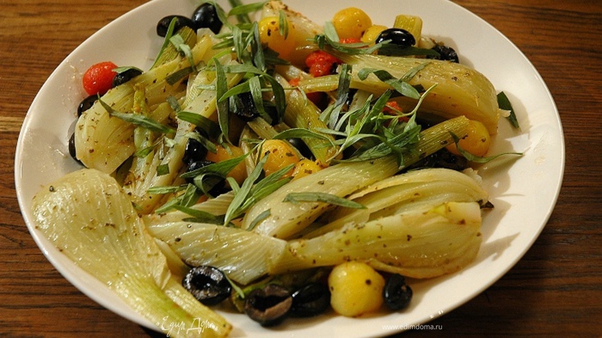 Теплый салат из фенхеля с помидорами