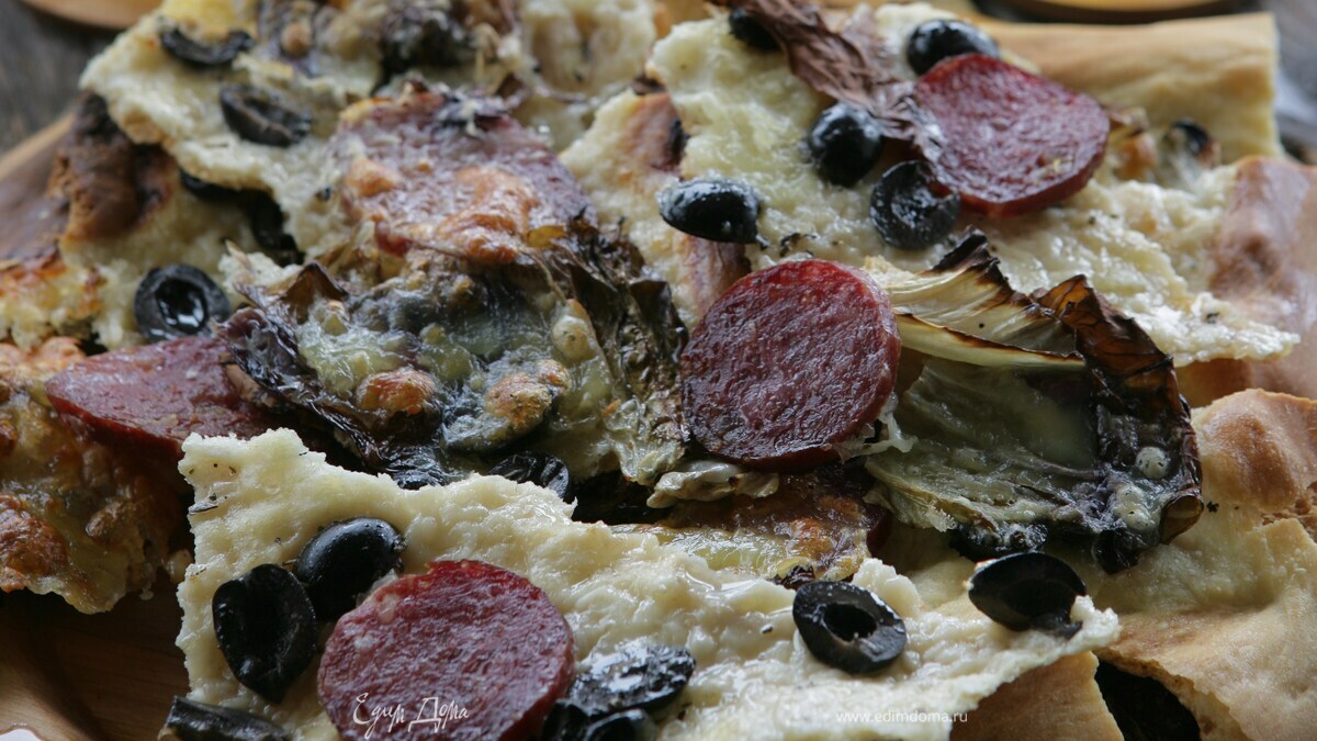 Пицца с радиккио и моцареллой