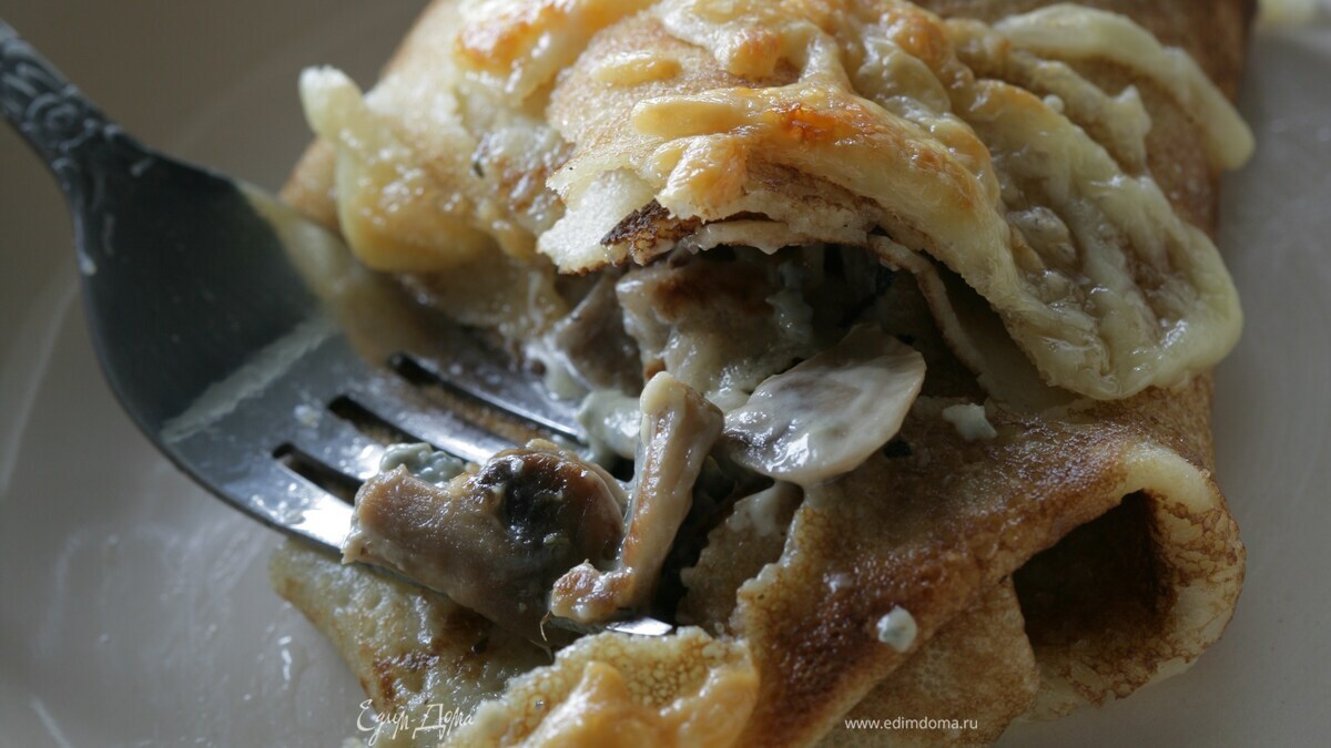 Блины с грибами и голубым сыром 