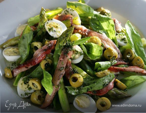 Салат из спаржи с анчоусами
