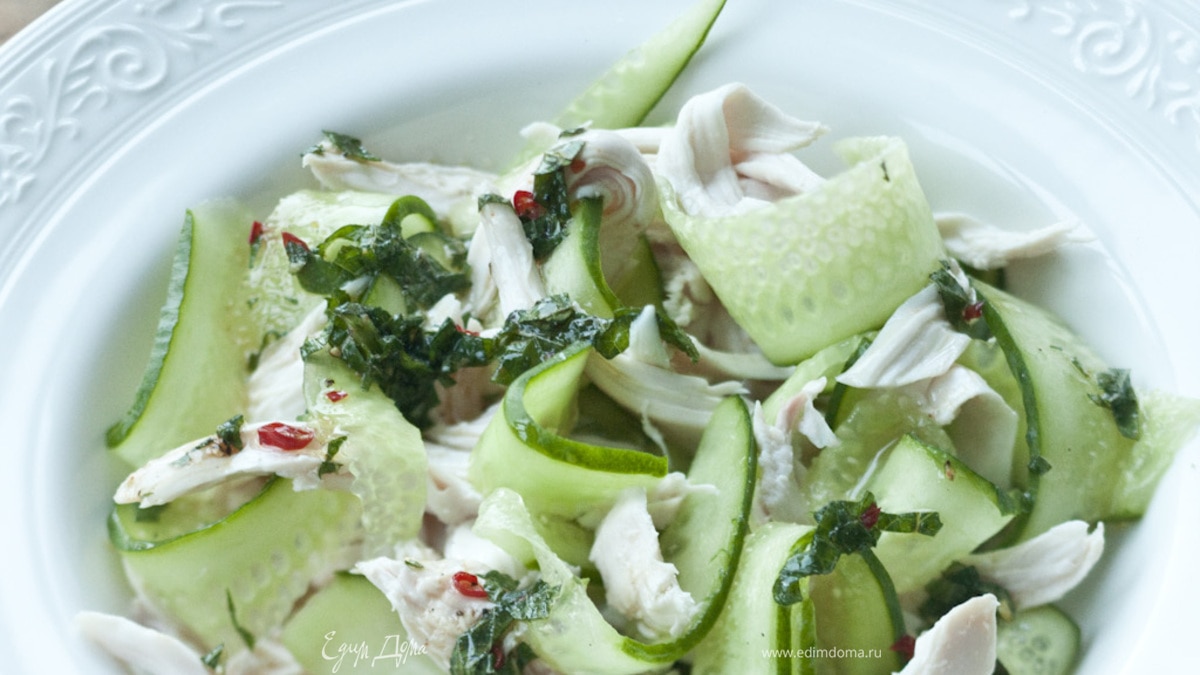 Салат из огурцов и курицы