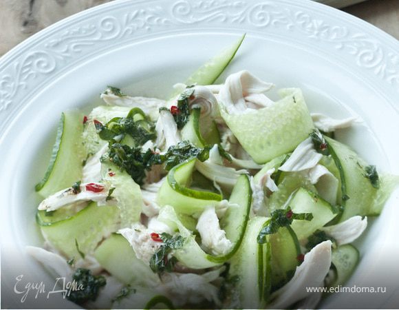 Салат из огурцов и курицы Салат из огурцов и курицы