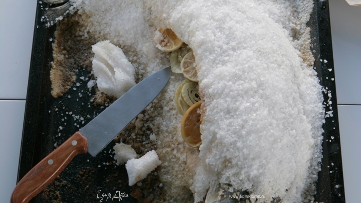 Семга, запеченная в соли