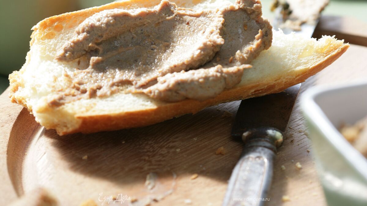 Паштет из куриной печени с яйцами и морковью