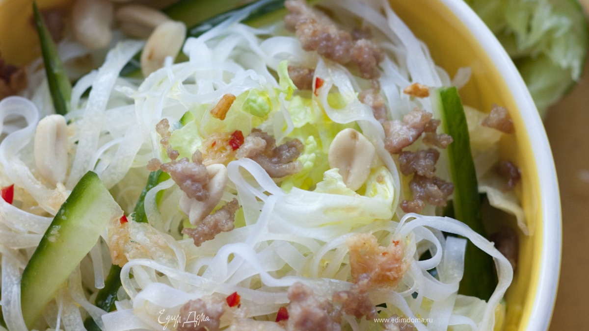 Салат из рисовых макарон