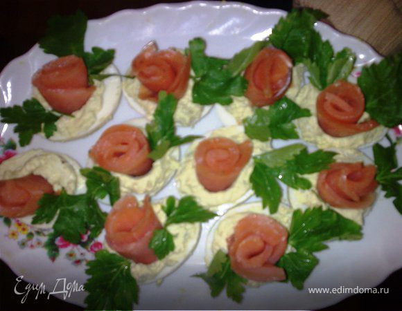 Яйца, фаршированные семгой