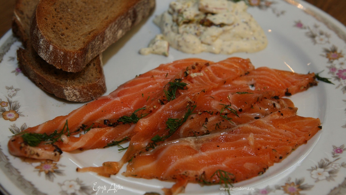 Семга, маринованная в джине с можжевельником