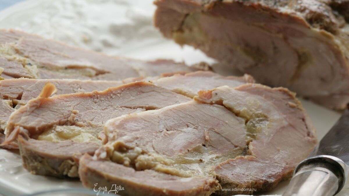 Свиной рулет, запеченный с ананасом
