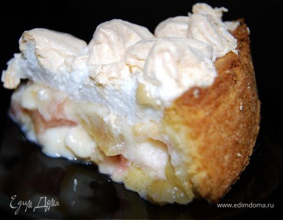 Пудинговый пирог с ревенем и безе. Пудинговый пирог с ревенем и безе.