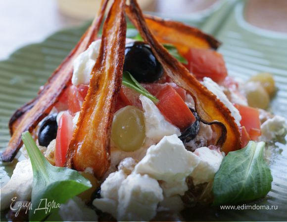 Салат из феты с изюмом, болгарским перцем и виногр