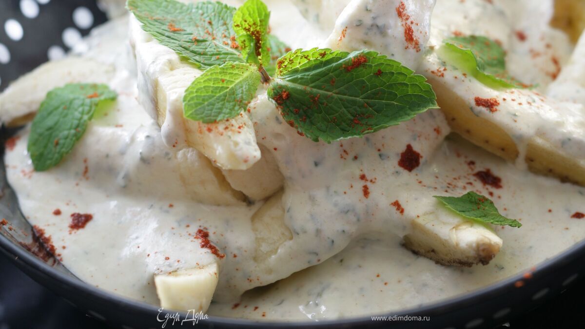 Бананы в соусе из йогурта