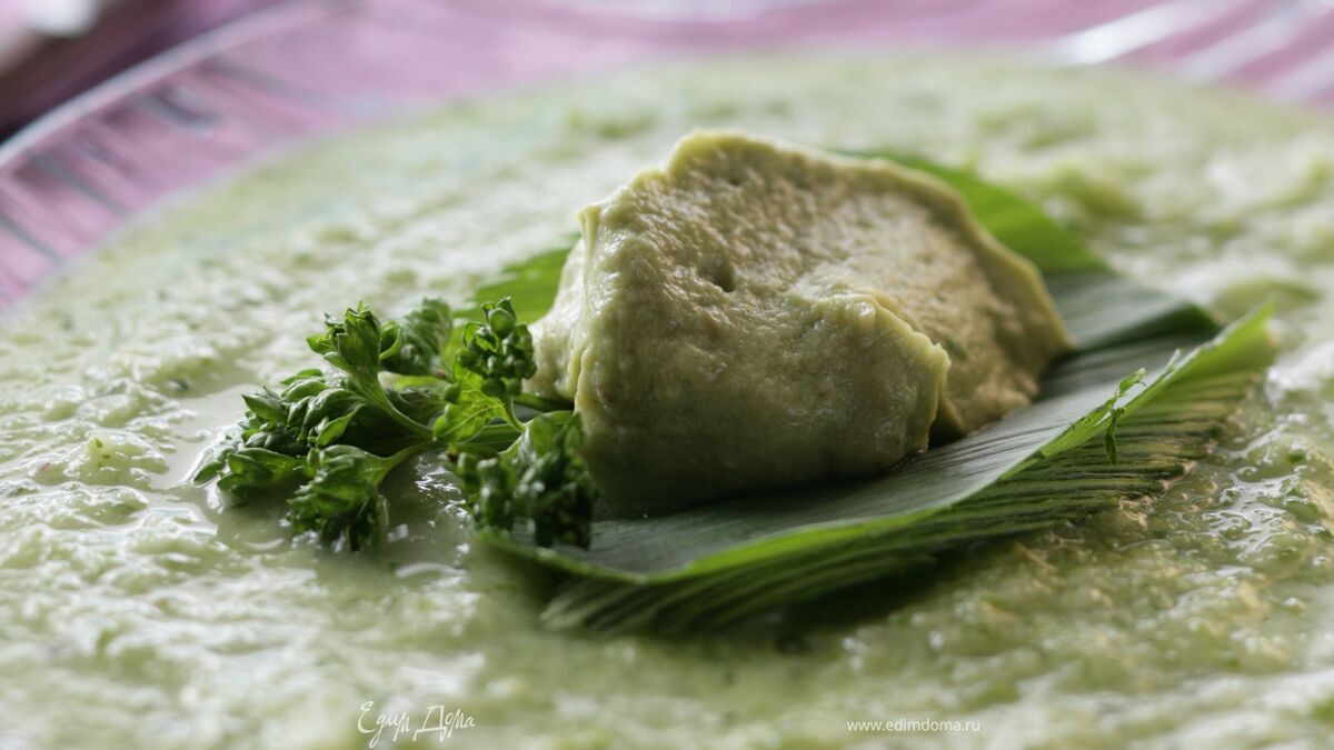 Холодный суп из свежих огурцов или помидоров