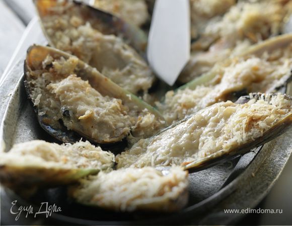 Мидии «Гигант киви», запеченные с белым вином и сы