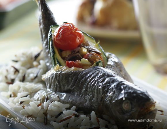 Форель, запеченная с овощами