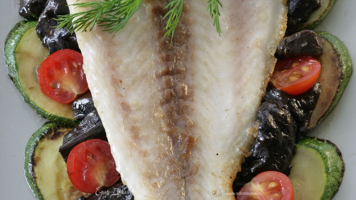 Рыба с белыми грибами, мятой и кабачками