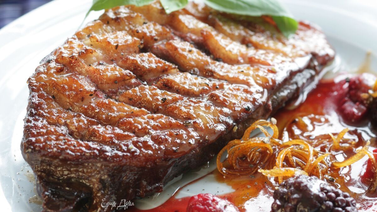 Филе утки в ягодно-медовом соусе  