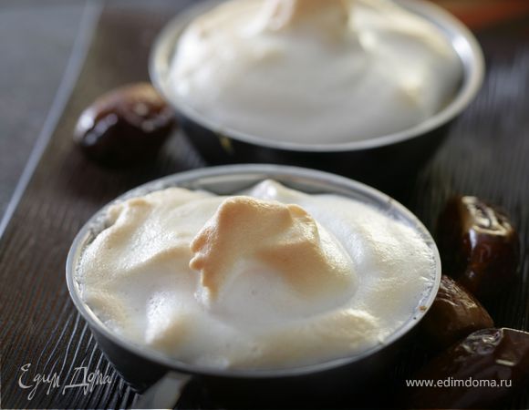 Мусс из фиников со взбитыми сливками Мусс из фиников со взбитыми сливками