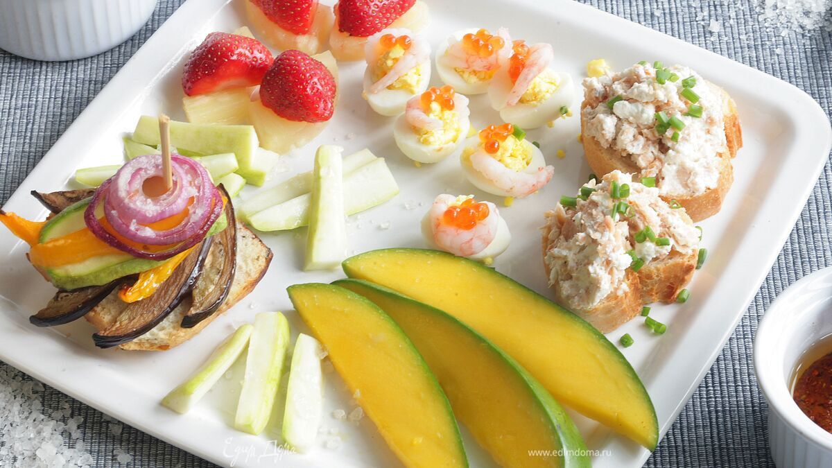 Клубника с ананасом и бальзамиком