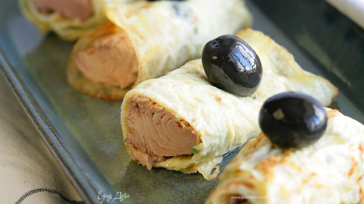 Быстрая омлетная закуска с маслинами и сардинами