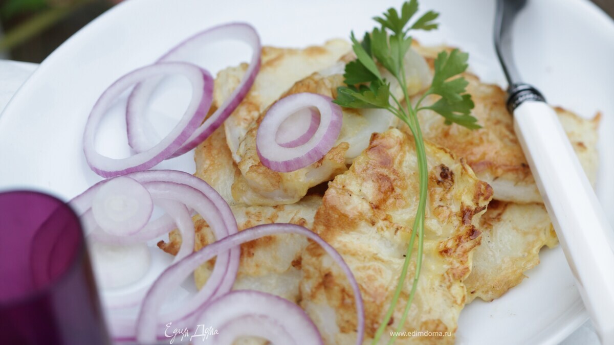 Кальмары с яйцом и луком